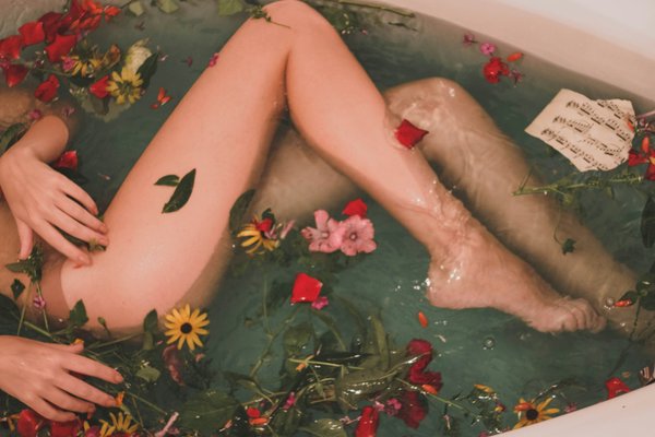 How to Create a DIY Herbal Bath Soak for Relaxation and Skin Health?